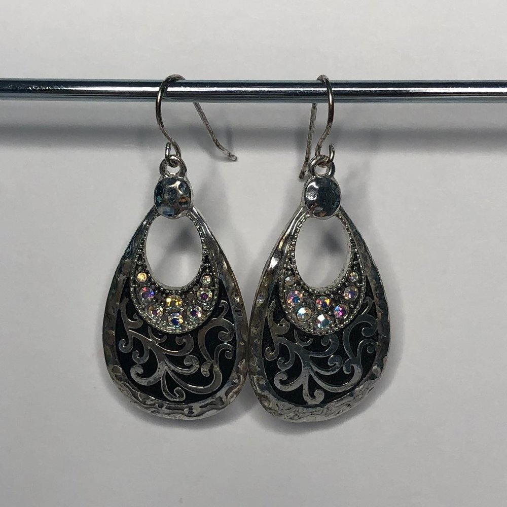 Bloomingdaleโs Silver Tone Beachy Antique Style Tear Drop Boho Earrings Sparkly